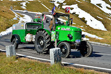 WM_Traktor_mit_Wohnwagen 2